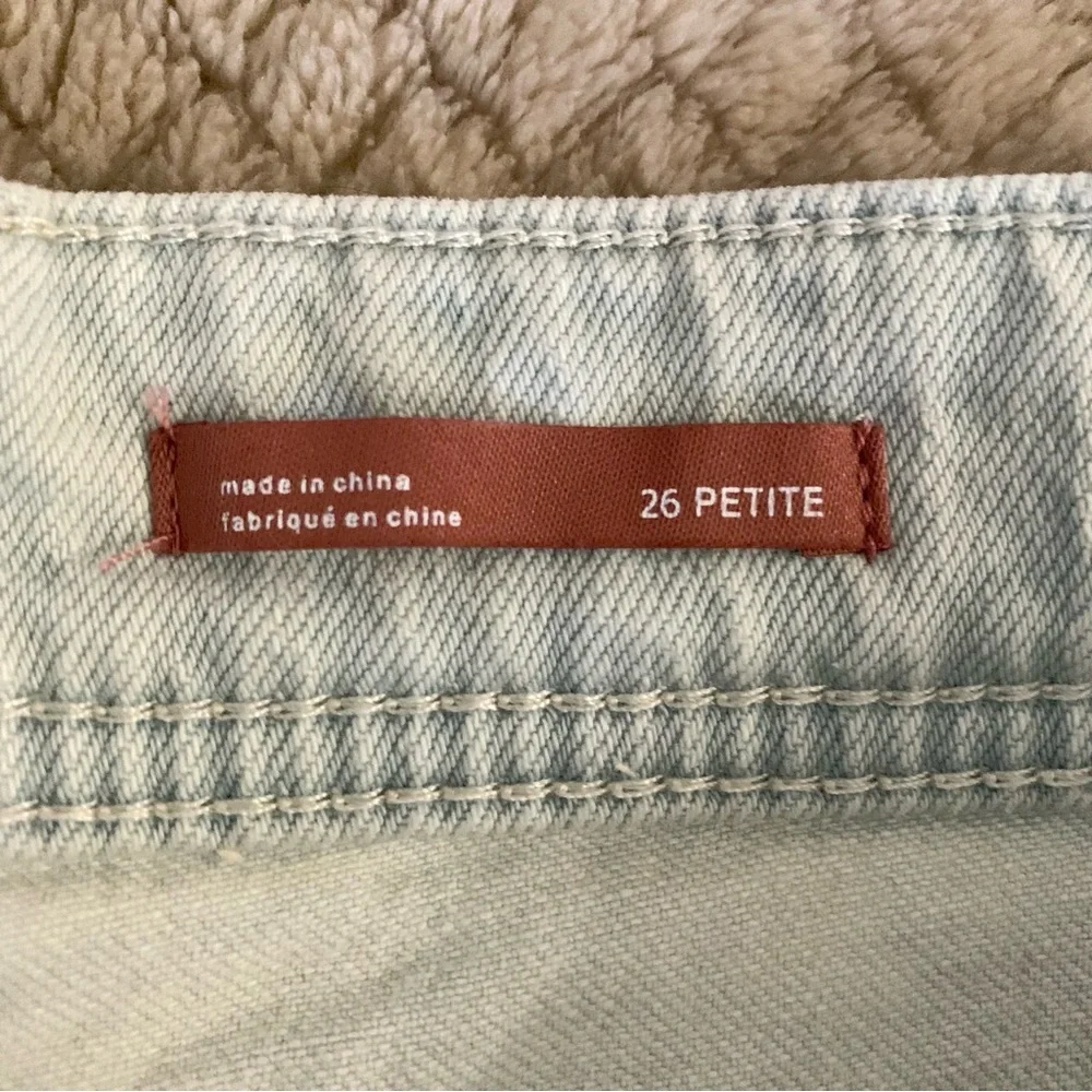 ❗️SALE❗️ Pilcro Mid-Rise Slim Boyfriend Jeans - Picture 5 of 13